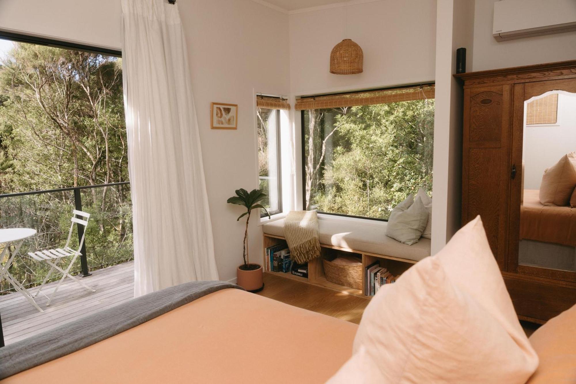 Treehouse Hideaway At Rekindle Tree Houses Opua Eksteriør billede
